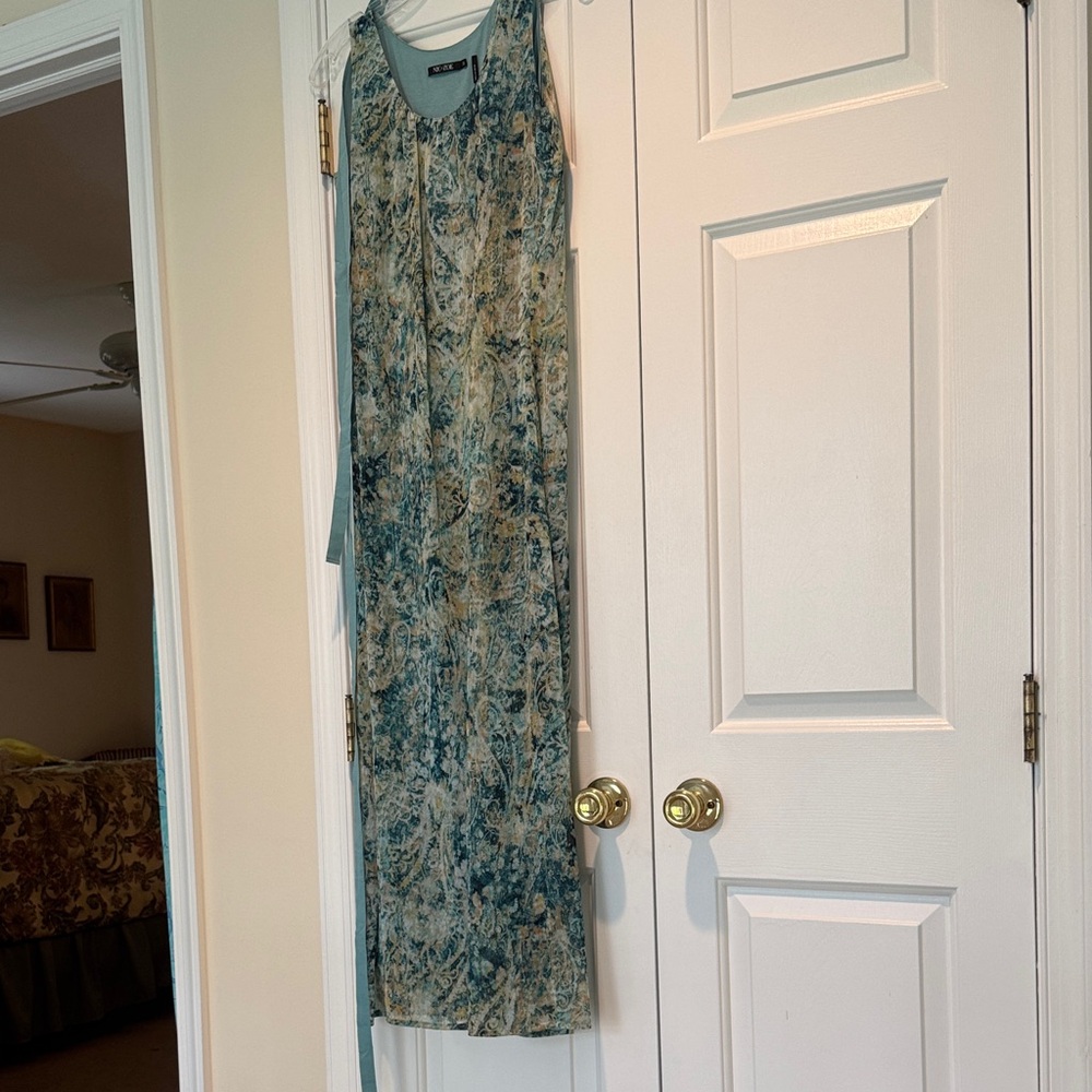 Nic+Zoe Sleeveless Blue and Gold/Beige Maxi Dress